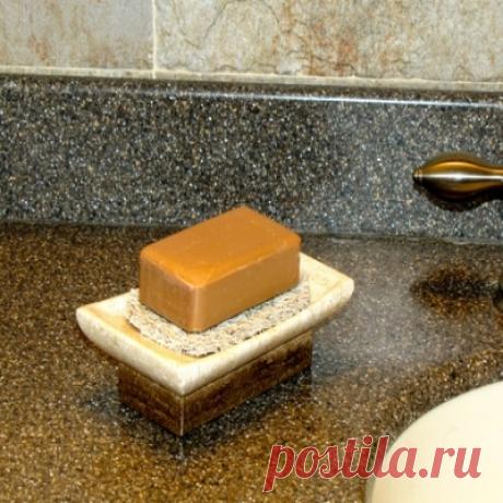 12 лучших хитростей для ванной комнаты Как часто может испортить настроение забившийся душ или раковина, а общий вид ванной не становится красивее из-за уже давно потерявших блеск хромированных поверхностей. Но на уборку нужно время, а его постоянно не хватает. Не проблема! Существуют простые способы сделать ванную уютнее и функциональнее, как говорится, одним махом.

