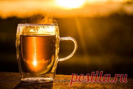 Врач рассказал о способности горячего чая удваивать риск заболевания раком. Доктор медицинских наук Фархад Ислами рассказал о проведении исследования, по результатам которого выяснилось, что ежедневное употребление чая, температура которого превышает 60 градусов, может привести к удвоению риска заболевания раком. Также он призвал воздержаться от других слишком горячих напитков.