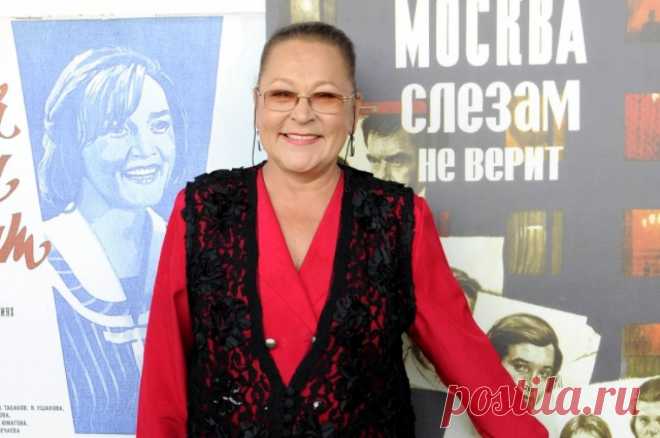 Раиса Рязанова призналась, что перестала общаться с украинскими коллегами. Хотя со многими она вместе снималась, в нынешних обстоятельствах поддерживать связи Рязанова не хочет.