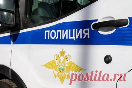 Российскую пенсионерку нашли без головы. В городе Ветлуге Нижегородской области обнаружена 69-летняя пенсионерка с отсеченной головой. В настоящее время на месте происшествия работают опытные следователи-криминалисты. Проводятся оперативно-разыскные мероприятия по установлению преступника. Из дома пенсионерки похищены старинные вещи.