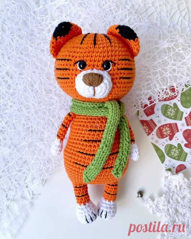 PDF Тигрёнок крючком. FREE crochet pattern; Аmigurumi animal patterns. Амигуруми схемы и описания на русском. Вязаные игрушки и поделки своими руками #amimore - тигр, тигрёнок к Новому году, тигрята, котик, кот, кошечка, кошка, котенок.