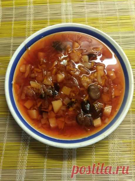 Постный красный борщ с бобами и болгарским перцем