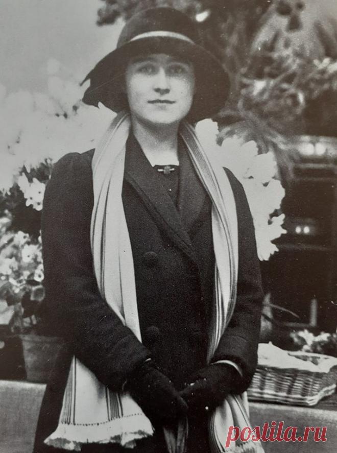 Елизавета Ангела Маргарита Боуз-Лайон - королева-консорт Британской империи