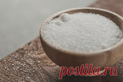 Россиянам раскрыли правду о сахаре. Диетолог-консультант Алексей Кабанов рассказал, чем опасен сахар в целом и фруктоза в его составе в частности. Из-за злоупотребления сахаром у людей развивается метаболический синдром, который приводит к невосприимчивости к инсулину, набору лишнего веса, повышению артериального давления и другим проблемам со здоровьем.