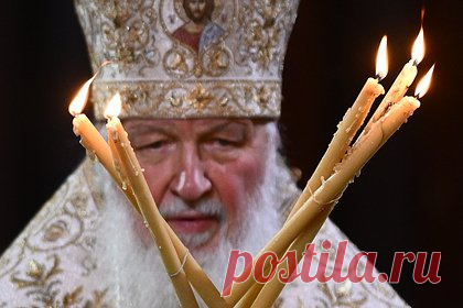 Патриарх Кирилл раскрыл обстоятельства гибели «батюшки ВДВ». За погибшим в зоне спецоперации в 2022 году протоиереем Михаилом Васильевым велось наблюдение, а удар, при котором священник получил смертельное ранение, был нанесен именно ради его устранения. Об этом заявил патриарх Московский и всея Руси Кирилл. До этого в РПЦ не описывали детально обстоятельства гибели клирика.