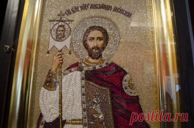 Выставка драгоценных вышивных икон открылась в Красных палатах