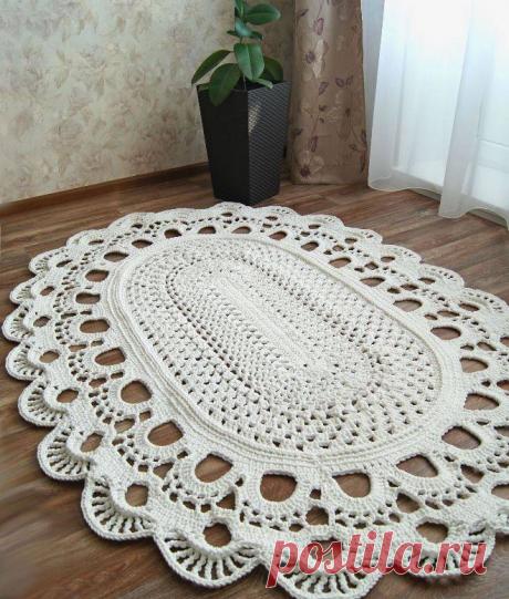 Ковер крючком из полиэфирного шнура Блог по вязанию для начинающих и опытных вязальщиц Ваш ресурс номер один для обучения вязанию спицами. Блог, посвященный бесплатным выкройкам, видео по вязанию, пряже и всему, что нужно для этого удивительного хобби.