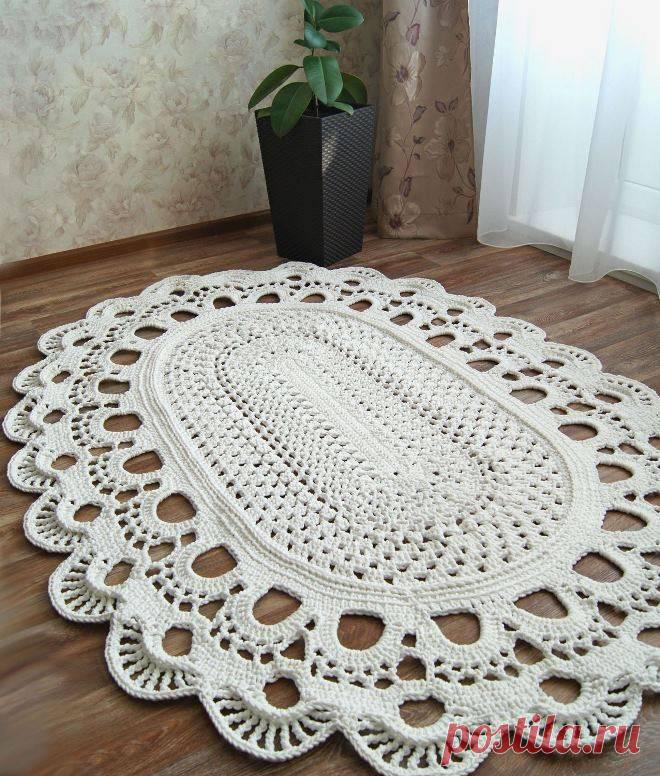 Ковер крючком из полиэфирного шнура Блог по вязанию для начинающих и опытных вязальщиц Ваш ресурс номер один для обучения вязанию спицами. Блог, посвященный бесплатным выкройкам, видео по вязанию, пряже и всему, что нужно для этого удивительного хобби.