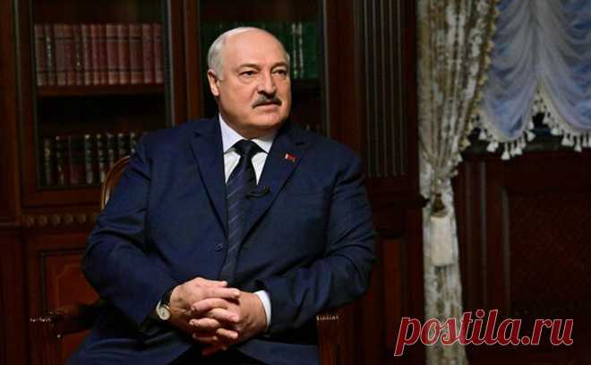 Лукашенко отказался считать Зеленского «мужественным героем». Белорусский президент Александр Лукашенко в интервью корреспонденту издания Time Саймону Шустеру рассказал, что Владимиру Зеленскому есть куда сбежать с Украины, и его едва ли можно считать «мужественным героем».