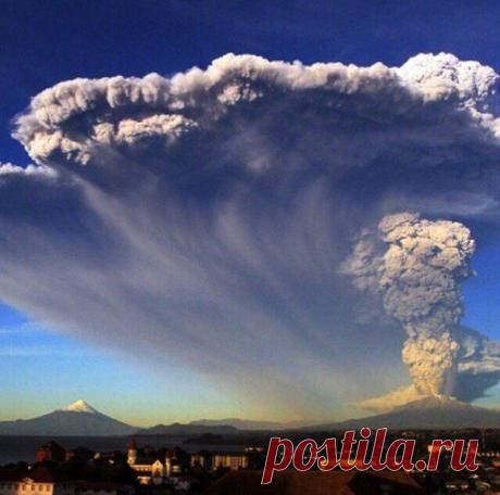 На юге Чили произошло извержение вулкана Кальбуко, который спал более 40 лет: он выбросил пепел на высоту почти 20 км. Кальбуко считается одним из трех самых потенциально опасных среди 90 активных вулканов в Чили. / Физика невозможного!