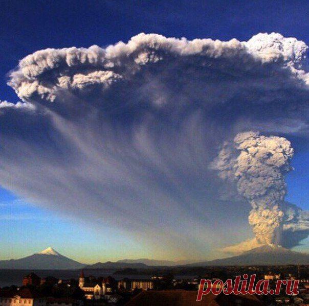 На юге Чили произошло извержение вулкана Кальбуко, который спал более 40 лет: он выбросил пепел на высоту почти 20 км. Кальбуко считается одним из трех самых потенциально опасных среди 90 активных вулканов в Чили. / Физика невозможного!