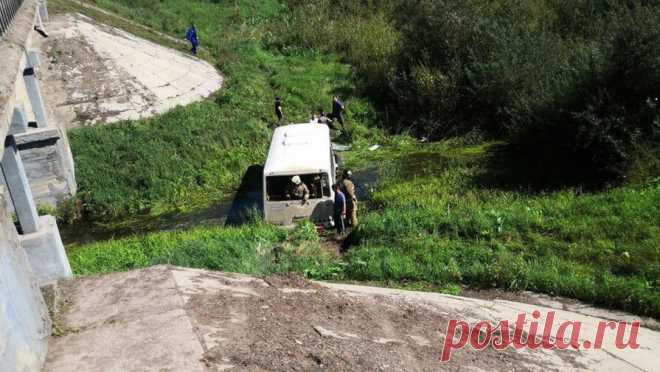 Десять человек попали в больницу после съезда автобуса в кювет в Новосибирской области. В Новосибирской области автобус съехал в кювет, десять человек попали в больницу. Об этом сообщает ГУ МВД России по региону. По информации ведомства, инцидент произошел 24 августа в Черепановском районе. Водитель автобуса, который ...