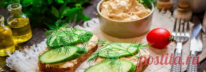 Бутерброды с паштетом из тунца • Рецепт Ароматные и сытные домашние бутерброды с паштетом из тунца с плавленым сыром, яйцом и свежим огурцом очень вкусные.
