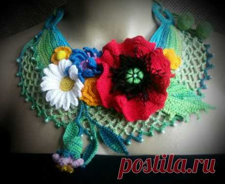 Collana con fiori crochet | Per lei | Idea regalo | Ornamento | Collana Collana di filo di cotone, decorato con fiori lavorati a maglia crochet. Decorato di perle e gemme in maglia. Fatto a mano. Prodotto in un unico esemplare. Maglieria il processo creativo, in modo nuovo lavoro potrebbe non essere una copia esatta. Al bracciale collana in maglia ideale: https://www.etsy.com/ru/listing/280249554/vazanyj-braslet-s-polevymi-cvetamio-dla?ref=listing-shop-header-0