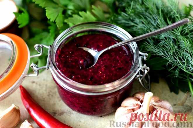 Рецепт: Соус из черной смородины с чесноком и острым перцем на RussianFood.com