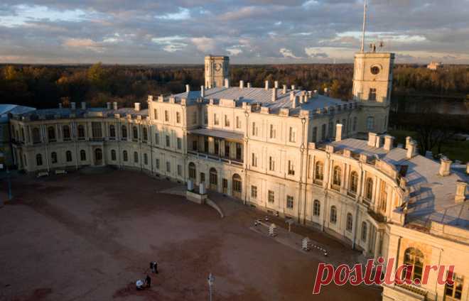 ГАТЧИНСКИЙ ДВОРЕЦ-Столицей Ленинградской области стала Гатчина
