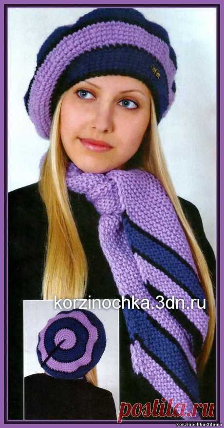 Сиреневый вязаный берет и шарф