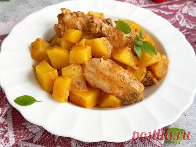 Картошка, тушёная с куриными крылышками в мультиварке Картошка, тушёная с куриными крылышками в мультиварке, - это сытное и аппетитное блюдо, которое легко приготовить. Куриные крылышки становятся мягкими и сочными, а картофель - нежным и ароматным.