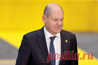 Журналистка указала на разрушенный авторитет властей Германии. Обозреватель Сабина Бепплер-Шпаль указала на разрушенный авторитет властей Германии в 2022 году. Как пишет журналистка, смелость и решительность в заявлениях канцлера ФРГ Олафа Шольца, звучавших во время его прихода к власти, за 10 месяцев «практически испарились». По ее мнению, новые власти «не встали на новый путь».