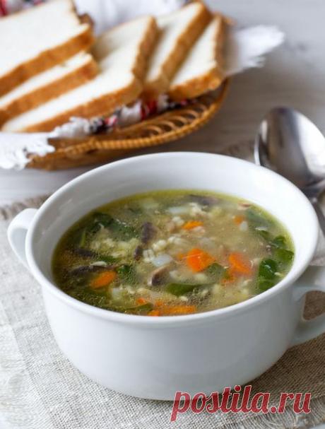 Рецепт ``Куриный суп с грибами, шпинатом и перловкой``
