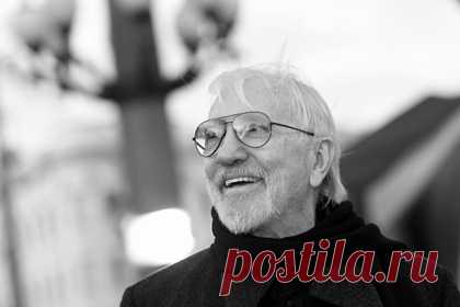 Умер режиссер и актер Виктор Мережко. Умер советский и российский киноактер и режиссер Виктор Мережко. Об этом ТАСС сообщили в Союзе кинематографистов РФ. Ему было 84 года. Мережко — автор сценария таких фильмов, как «Трясина», «Вас ожидает гражданка Никанорова», «Уходя — уходи», «Родня», «Полеты во сне и наяву», «Одинокая женщина желает познакомиться».