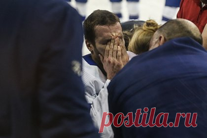 Российский хоккеист рассказал о полученной в матче НХЛ травме. Игрок «Тампы-Бэй Лайтнинг» Михаил Сергачев прокомментировал полученную в матче Национальной хоккейной лиги травму. «После всех пропущенных игр вернуться и снова получить травму — это несправедливо, это ужасно. Пытаюсь сохранять спокойствие и позитив, но это невозможно», — отметил он.