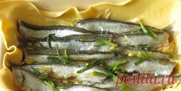 Пирог с мойвой в духовке и мультиварке - рецепты с фото