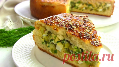 Пикантный куриный пирог с маринованными огурцами и сыром