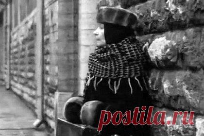 Умерла 98-летняя советская актриса Тамара Солодовникова. Советская актриса театра и кино Тамара Солодовникова умерла на 99-м году жизни. По данным источника, врачи констатировали смерть Солодовниковой в ее квартире в Конаковском проезде в Москве. «Причиной смерти 98-летней женщины стала сердечно-сосудистая недостаточность», — поделился собеседник агентства.