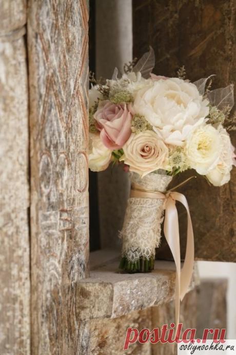 Свадебный букет кремовых оттенков в стиле шебби-шик, фото на тему "Свадебные цветы"