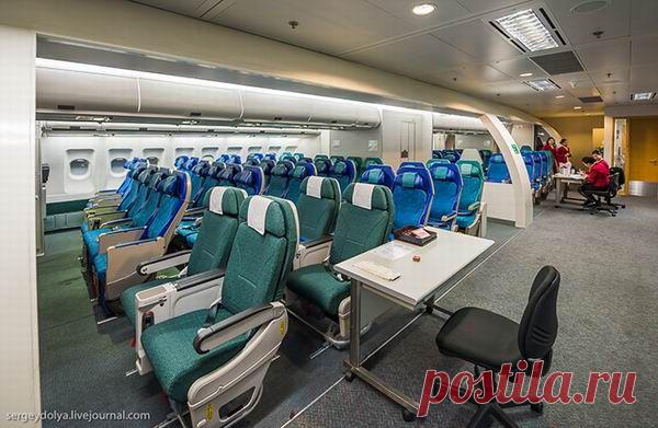 Как тренируют бортпроводников?