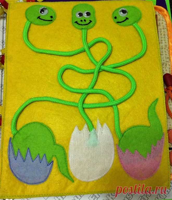 Развивающие игрушки Спасибо, за вдохновение Чертик , за ее красивые работы! Сшила для своей внучки Софьи книжку,  аж 9 страничек... купила в канцтоварах плотную картонную папку с металлическими кольцами(специально, что …