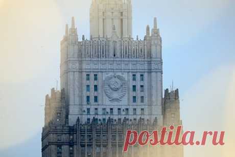 Москва назвала обвинения Молдавии в адрес России бездоказательными. МИД России назвал обвинения Молдавии в адрес страны, согласно которым Москва якобы намеревалась сменить власть в республике, абсолютно бездоказательными и необоснованными.«Решительно отводим инсинуации о якобы стремлении России расшатать ситуацию в Республике Молдова», — подчеркивается в заявлении.