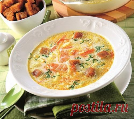 Рыбный суп с красной рыбой и плавленным сыром.