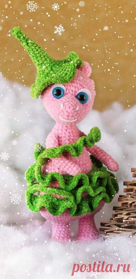 PDF Дракоша Ёлочка крючком. FREE crochet pattern; Аmigurumi doll patterns. Амигуруми схемы и описания на русском. Вязаные игрушки и поделки своими руками  #amimore - дракон, дракончик, динозавр, динозаврик.