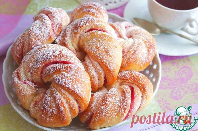 Домашние булочки с клюквенной начинкой