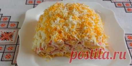 Рецепт: Cалат с ананасами и крабовыми палочками