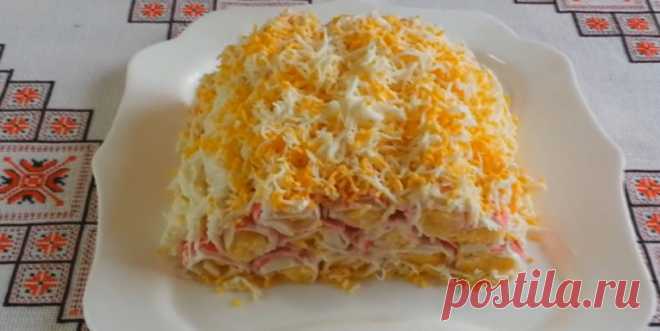 Рецепт: Cалат с ананасами и крабовыми палочками