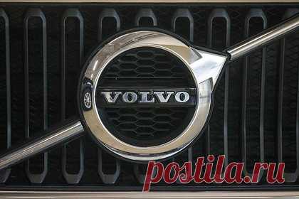 В Европе заявили о возможном бойкоте Volvo из-за украинских санкций. Минобороны Швеции и администрация города Гетеборг заявили о возможном бойкоте автомобилей крупнейшего местного производителя Volvo. Причиной стало внесение Украиной совладельца предприятия, китайской Geely Holding, в перечень «спонсоров войны» за то, что компания продолжает работать и платить налоги в России.