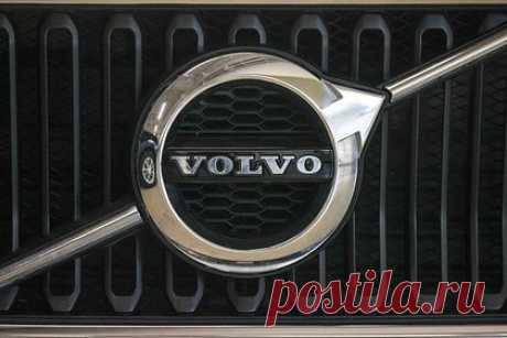 В Европе заявили о возможном бойкоте Volvo из-за украинских санкций. Минобороны Швеции и администрация города Гетеборг заявили о возможном бойкоте автомобилей крупнейшего местного производителя Volvo. Причиной стало внесение Украиной совладельца предприятия, китайской Geely Holding, в перечень «спонсоров войны» за то, что компания продолжает работать и платить налоги в России.