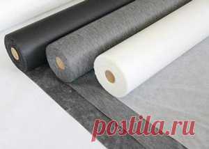 Прокладочный материал — как правильно выбрать и использовать Очень важную функцию при изготовлении одежды выполняют прокладочные материалы. Их применяют для дублирования некоторых деталей, для сохранения их формы в процессе носки. Укрепляют прокладкой воротники, манжеты, борта, клапаны, листочки, пояса, места прорезных карманов и петель застежки. Места, укрепленные прокладкой, не теряют формы даже после многократной стирки. Существуют различные виды прокладочных материалов...