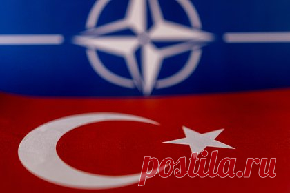 Турция опровергла информацию о подкупе ради вступления Швеции в НАТО. Вице-президент Турции Джевдет Йылмаз в интервью телеканалу A Haber назвал спекуляциями сообщения о якобы предложении Анкаре денег в обмен на согласие по членству Швеции в НАТО. «Турция — это страна, которая сама выбрала свой путь. Мы — страна, которая сама делает свою работу», — подчеркнул он.