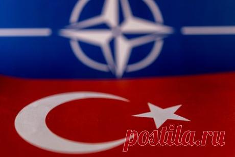 Турция опровергла информацию о подкупе ради вступления Швеции в НАТО. Вице-президент Турции Джевдет Йылмаз в интервью телеканалу A Haber назвал спекуляциями сообщения о якобы предложении Анкаре денег в обмен на согласие по членству Швеции в НАТО. «Турция — это страна, которая сама выбрала свой путь. Мы — страна, которая сама делает свою работу», — подчеркнул он.