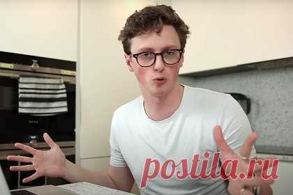 Блогер оригинально отомстил испортившему ему просмотр сериала другу. YouTube-блогер Макс Фош решил отомстить своему другу Чарли после того, как тот проспойлерил ему сюжет «Красной свадьбы» из «Игры престолов». Зная, что друг пойдет на мюзикл «Король Лев», Фош нанял девять лысых мужчин, чтобы написать на их головах о смерти Муфасы, и выкупил для них места в зрительном зале.