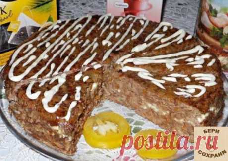 Запеканка из куриной печени с рисом,луком и морковью.Очень нежная и вкусная. 
Ингредиенты: 
Печень куриная -1 кг 
Рис – 1 стакан 
Яйцо куриное – 3 шт. 
Молоко- 240 г 
Лук репчатый – 3-4 шт 
Морковь 2 шт 
Масло растительное 1 ст.л 
Мука 2-3 ст.л 
Чеснок 2-3 зубчика 
Соль, перец по вкусу 
Майонез можно заменить сметаной 
Приготовление: 
Первым делом ставим вариться рис. В кастрюлю наливаем два стакана воды, высыпаем стакан риса, доводим до кипения и варим на слабом огне минут10-15, до выкипан
