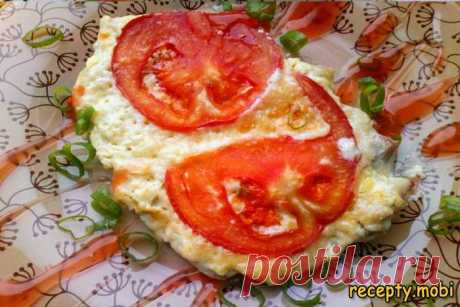 Куриное филе запеченное с сыром и помидором – вкусное и простое блюдо

✅Ингредиенты 
куриное филе − один килограмм; 
кусочек сыра − 150 гр; 
помидор крупный − 1 шт; 
майонез − по вкусу; 
соль, молотый перец − по вкусу; 
раст. масло − для смазывания противня.