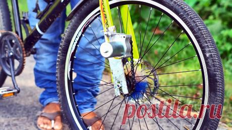 Как переоборудовать велосипед в электробайк со стартером вместо двигателя Обычно при переделке велосипеда в электровелосипед мотор устанавливается на заднее колесо. В результате создаются сложности с реализацией системы торможения. Проще всего при переоборудовании делать переднеприводный велосипед. Рассмотрим, как его собрать из того, что можно купить в любом