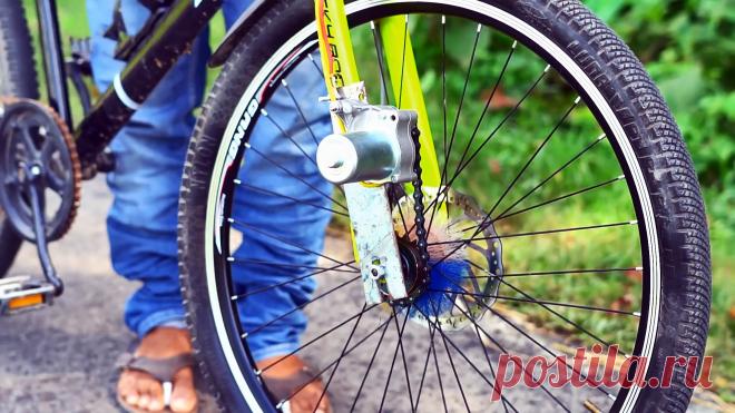 Как переоборудовать велосипед в электробайк со стартером вместо двигателя Обычно при переделке велосипеда в электровелосипед мотор устанавливается на заднее колесо. В результате создаются сложности с реализацией системы торможения. Проще всего при переоборудовании делать переднеприводный велосипед. Рассмотрим, как его собрать из того, что можно купить в любом