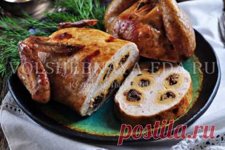 Курица, фаршированная блинами Скоро Масленица. Уверена, что на вашем столе будут стопки блинов, приготовленных по любимому рецепту, золотисто-солнечных, лоснящихся, призывающих к пиршеству. Возможно, будет целый блинный торт. Или даже два торта с разным оформлением. А про фаршированные блинчики не забыли? А про фаршированную блинами курицу? Не забывайте, пожалуйста.