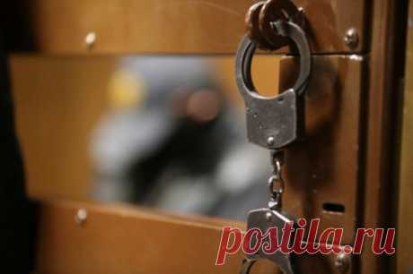 Фигуранту дела о захвате заложницы в цветочном магазине продлили арест. Подсудимый взял в заложники продавщицу цветочного магазина в центре Москвы в феврале.